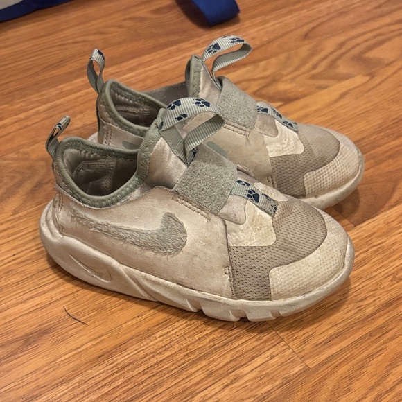 Nike Kids Sneakers - Picture 1 of 4